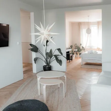 Stylish Near The Historic Center 트르나바