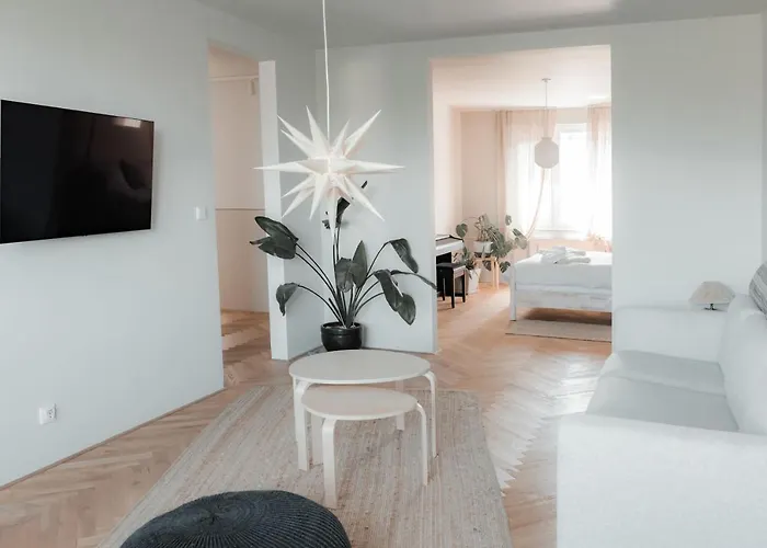 Stylish Near The Historic Center トルナヴァ